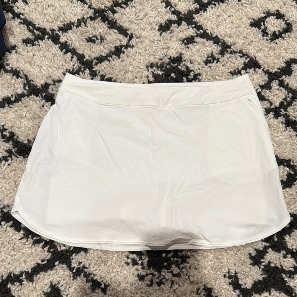 Outdoor voices NWT The Exercise 3” skort white Xl